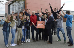 Foto v.l.: IHK-Hauptgeschäftsführer Marco Graf, Landtagsabgeordneter Martin Bäumer (CDU), Landtagsabgeordnete Kathrin Rühl (SPD) sowie Schulleiter Berthold Aulenbrock.