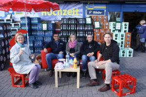 Foto: Bürgergespräch auf dem roten Sofa.