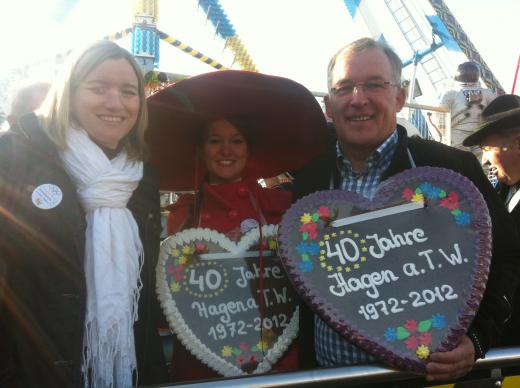 Auf dem Ferkelmarkt 2012 mit Kirschkönigin Marie-Luise Herkenhoff und Bürgermeister Peter Gausmann